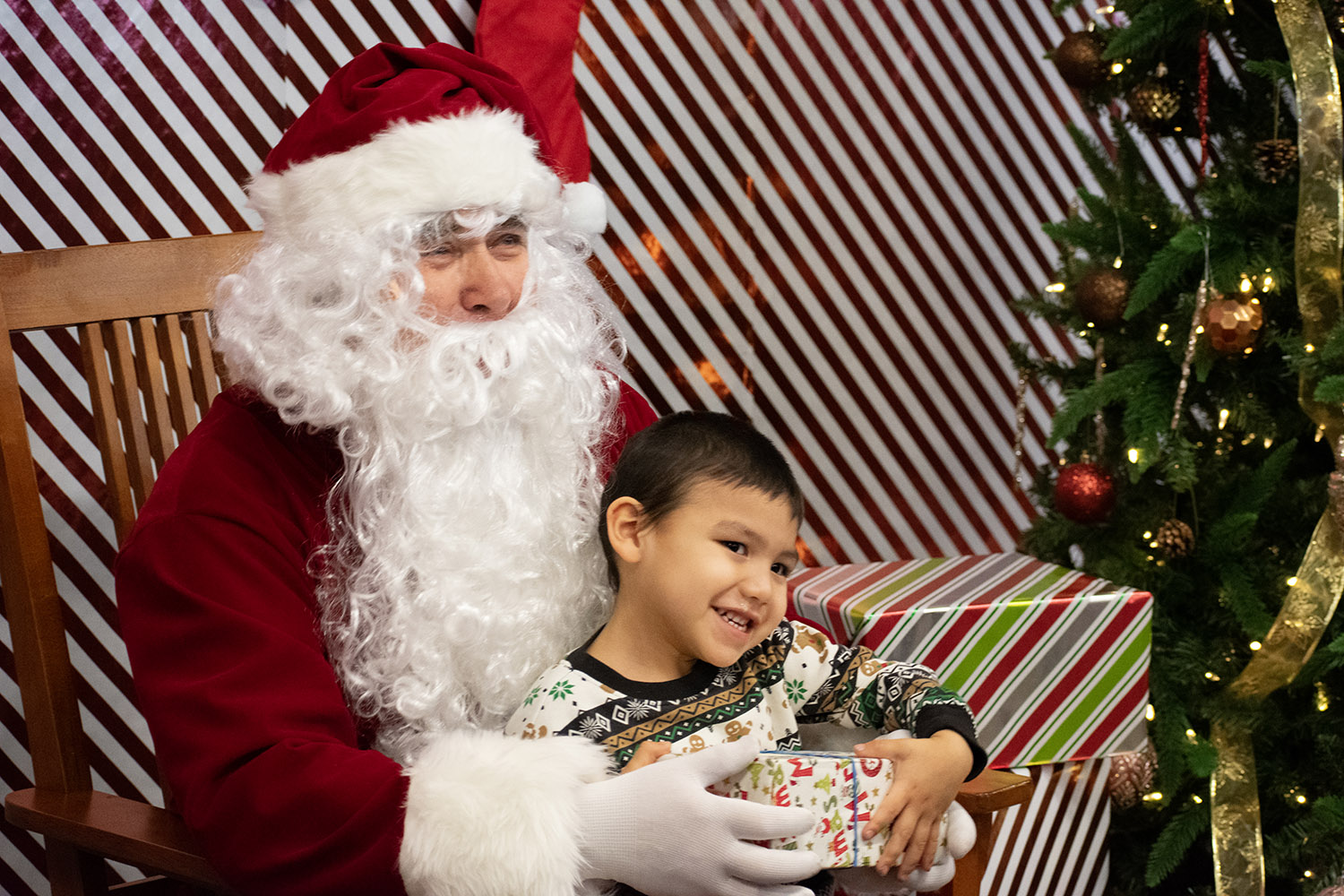 Spirit Lake Families Show Holiday Spirit